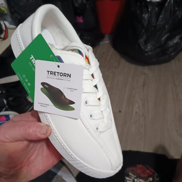 Shoes - Picture 2 of 4